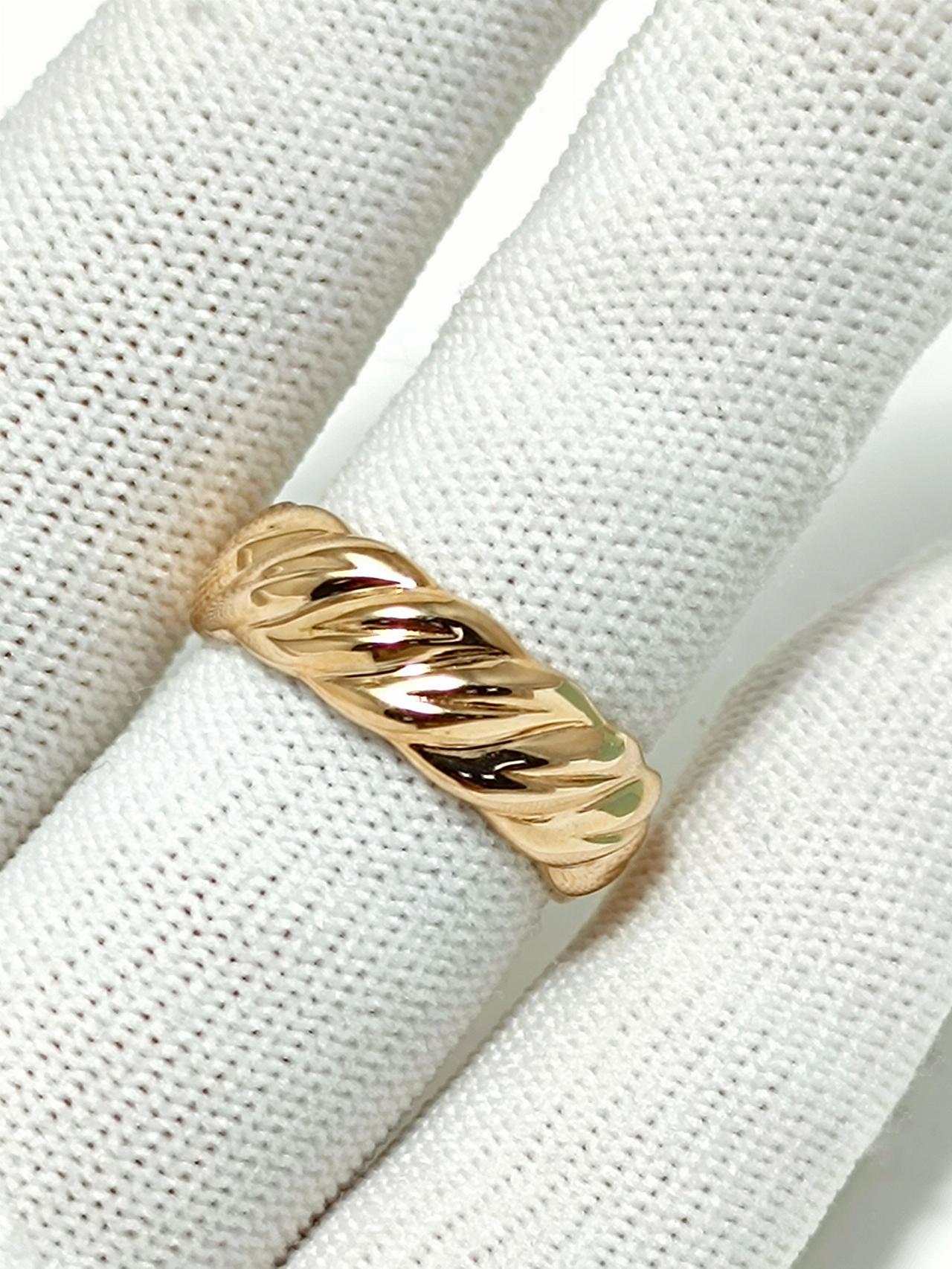 Золотое кольцо женское