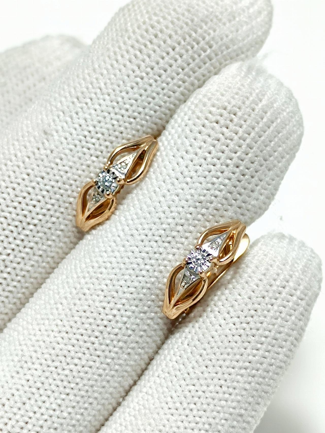 Золотые серьги женские, вставка бриллиант