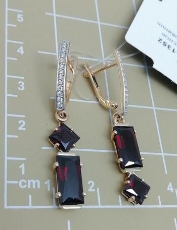 Золотые серьги, вставка гранат