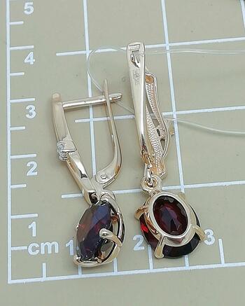 Золотые серьги, вставка гранат