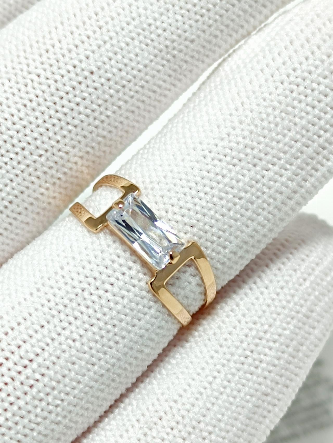 Золотое кольцо женское, вставка фианит