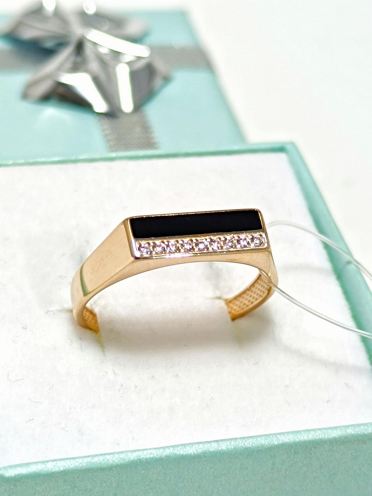 Золотое кольцо печатка мужское, вставка фианит