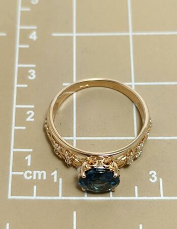 Золотое кольцо женское, вставка фианит