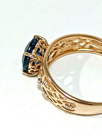 Золотое кольцо женское, вставка фианит