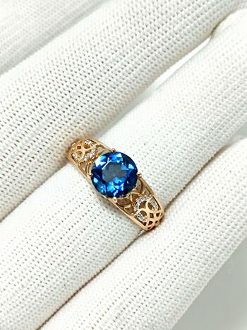 Золотое кольцо женское, вставка фианит